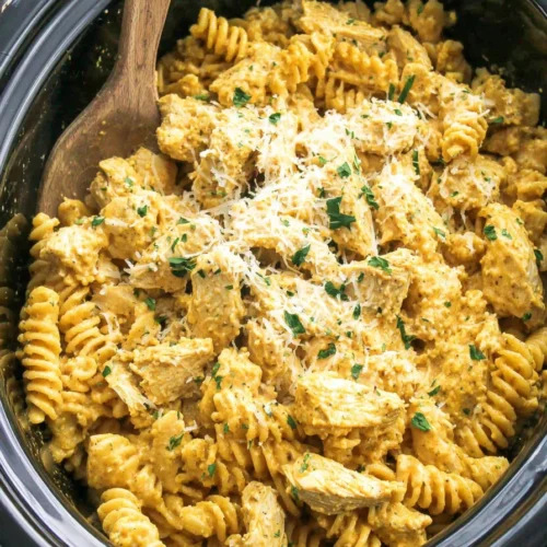 Crockpot Garlic Parmesan Chicken Pasta