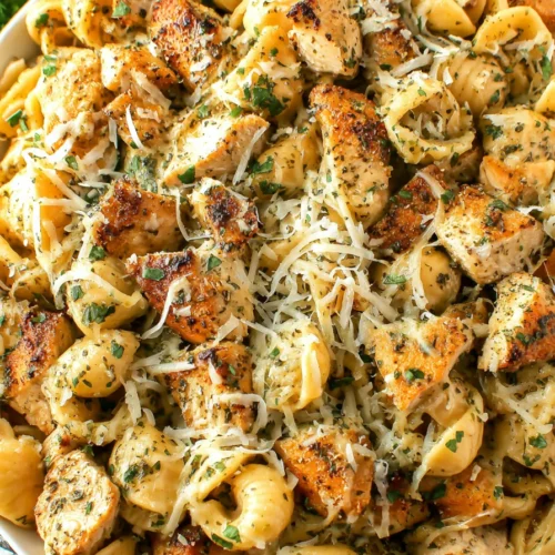 Easy Crockpot Garlic Parmesan Chicken Pasta